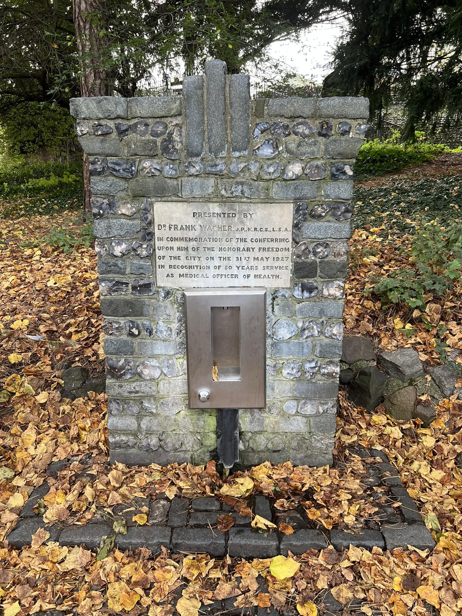 Frank Wacher Memorial drinking fountain, Canterbury - 02.jpg